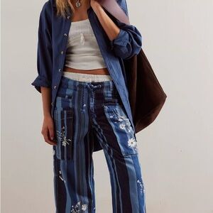 NWT we the free cove cropped pull on Floral Striped Blue Cargo Pants size XS